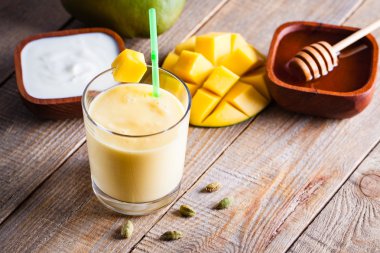 Mango lassi bardak. 