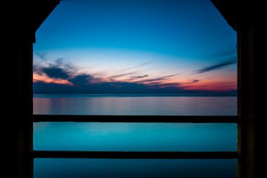 Güneşin üzerinde Baltık kıyıları.