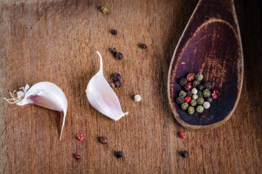 Renkli biber ve sarımsak