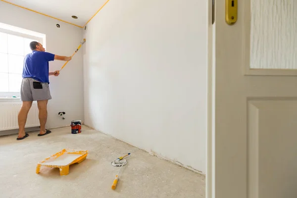 Foto Real Durante Las Obras Renovación Pintando Paredes Vacías Habitación —  Fotos de Stock