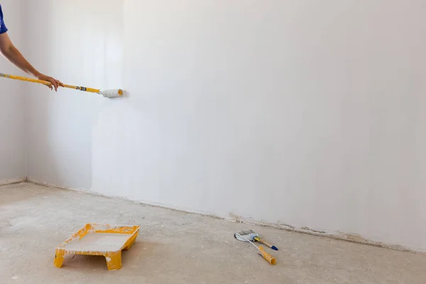 Foto Real Durante Las Obras Renovación Pintando Paredes Vacías Habitación —  Fotos de Stock