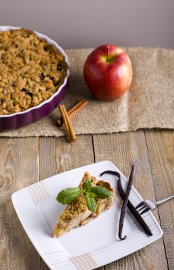 Elmalı turta ve dondurma..