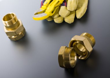 İngiliz anahtarını uygun pirinç.