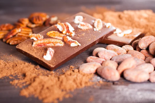 Chokladprodukter och nötter — Stockfoto