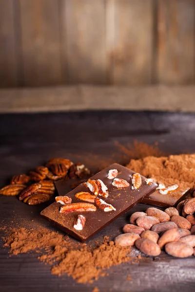 Chokladprodukter och nötter — Stockfoto