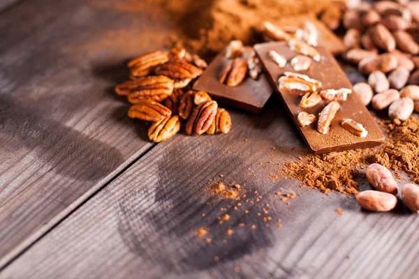 Chokladprodukter och nötter — Stockfoto