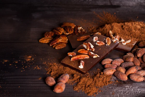 Chokladprodukter och nötter — Stockfoto