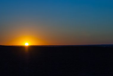 güzel güneşli manzara.
