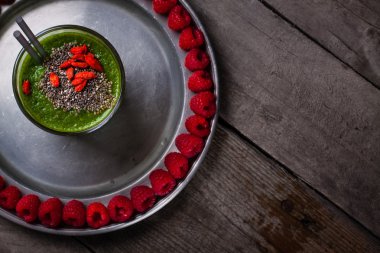 Taze yeşil smoothies.