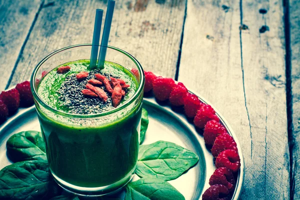 Verse groene smoothies. — Stockfoto