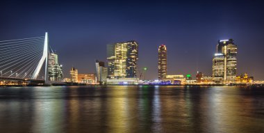 Rotterdam manzarası, gece hdr. 