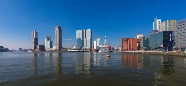 Rotterdams skyline på dagsljus 2 — Stockfoto