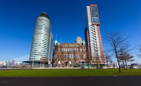 Staré a nové budovy v Rotterdamu — Stock fotografie