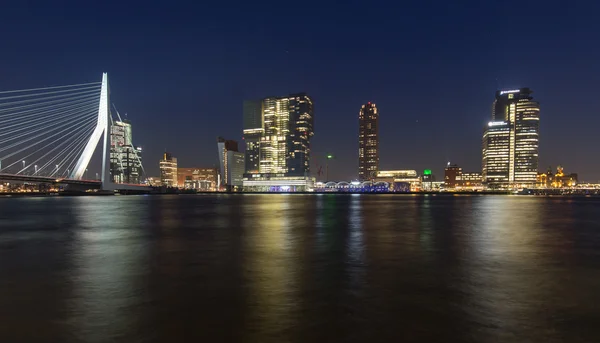 Rotterdams skyline på natten 1. — Stockfoto