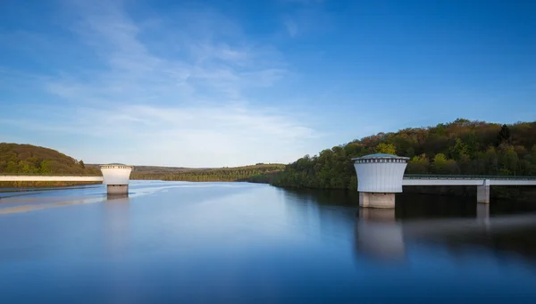 Smooth lake long exposure — Stock Photo, Image