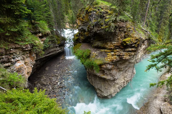 Johnston Canyon Waterfalls Αλμπέρτα Καναδάς — Φωτογραφία Αρχείου