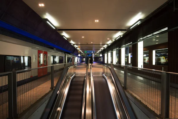 Pusty Schody Ruchome Podziemiu Stacji Kolejowej Antwerpia — Zdjęcie stockowe