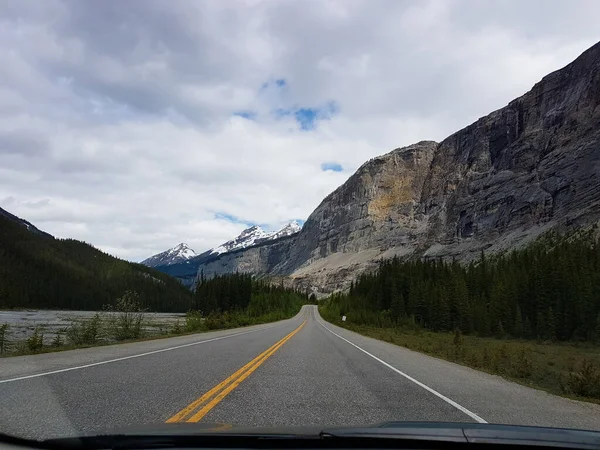 Raod Vista Sobre Autopista Del Campo Hielo Alberta Canadá —  Fotos de Stock