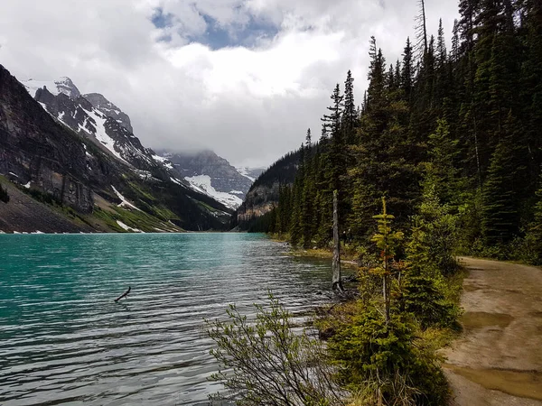 Blick Von Oben Auf Den Lake Louise Einem Regnerischen Tag — Stockfoto