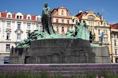 Prag, Çek ana kare heykeli