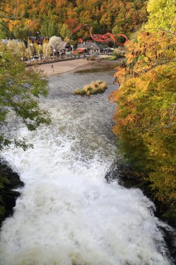 Plopsa görünümünü coo park şelale üstünden.