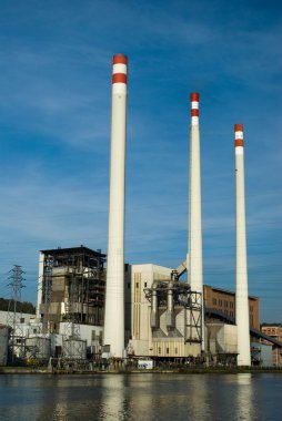 Santral yüksek baca ile