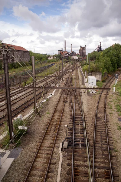 Líneas ferroviarias a una fábrica de coque — Foto de Stock