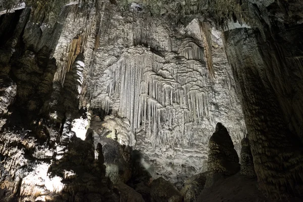西班牙阿尔塔马约卡的钟乳石洞穴 — 图库照片