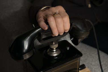 Büyükanne telefon bekliyorum