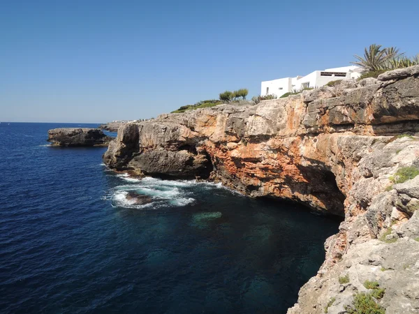 Βραχώδεις ακτές κοντά σε Cala d'Or — Φωτογραφία Αρχείου