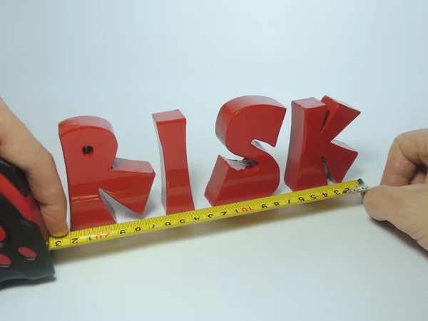 Bir ölçüm bandı kullanarak risk ölçüm — Stok fotoğraf