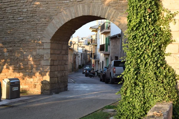 Old city wall entrance into Alcudia on Mallorca — Stock Photo, Image