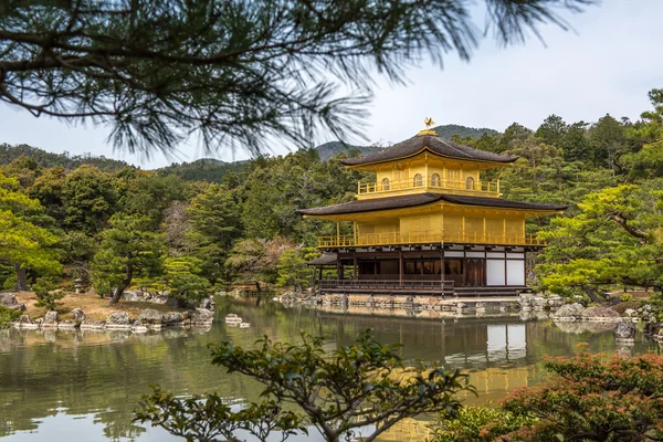 Kinkaku-ji, il Padiglione d'Oro, tempio buddista a Kyoto, Giappone — Foto Stock