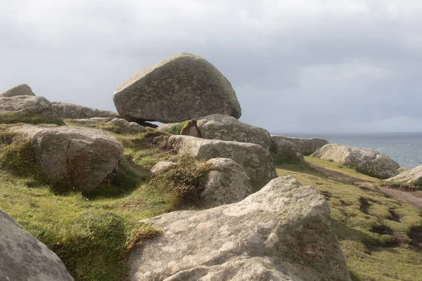 Nagy Sziklák Vidéken Tengerparton Földek Végén Cornwall — Stock Fotó