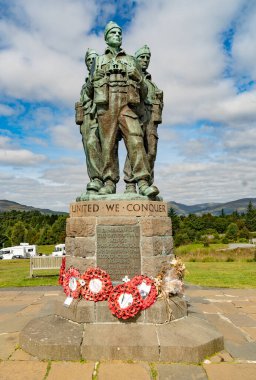 İskoçya 'da 2. Dünya Savaşı için eğitilen komandoların anısına.