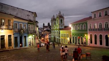 Salvador, Brezilya - 01 07 2006: Largo do Pelourinho, Centro Historico, geceleri. Yüksek kalite 4k görüntü