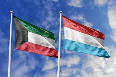 Kuveyt ve Lüksemburg 'un ulusal bayrakları mavi gökyüzüne karşı yan yana sallanarak uluslararası diplomasiyi, ikili ticari ilişkileri, stratejik ortaklığı ve ülkeler arasındaki kültürel alışverişi simgeliyor..