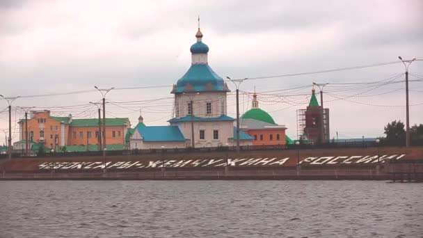 Kerk Tsjeboksary rivier Sky — Stockvideo