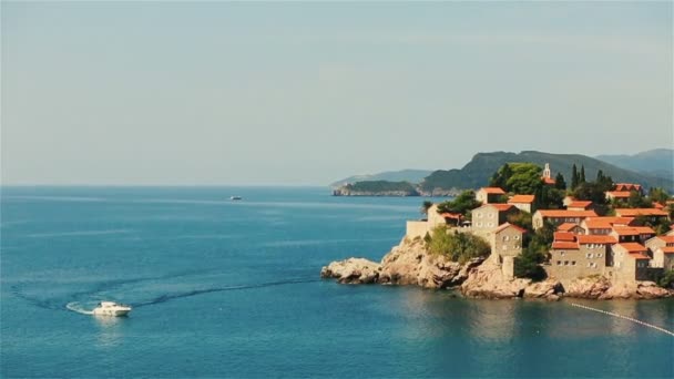 Vista incrível de Sveti Stefan em Montenegro, Budva — Vídeo de Stock
