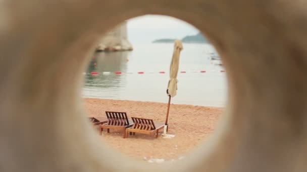Una vista sulla bellissima spiaggia in Montenegro, Budva — Video Stock