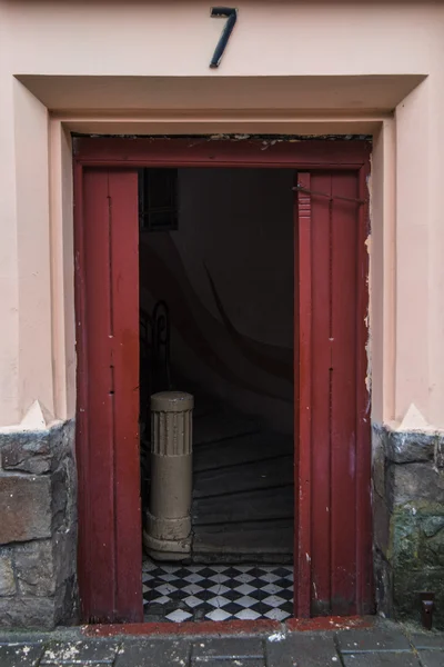 Старий двері в Парижі — стокове фото