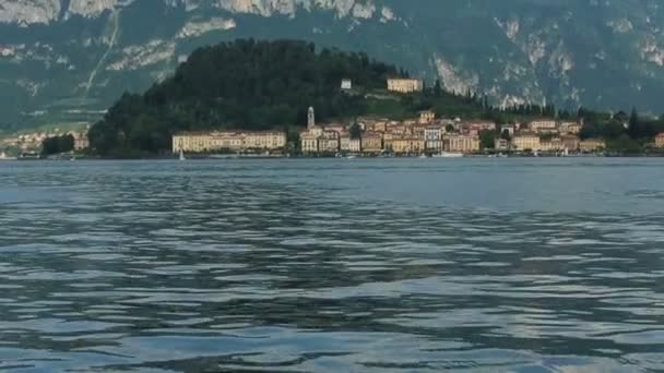 Jezero Como, Itálie. Nádhernou krajinu s starověké architektury — Stock video