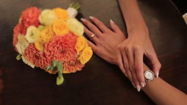 Bride holds watch on her fragile wrist close up — Stock Video