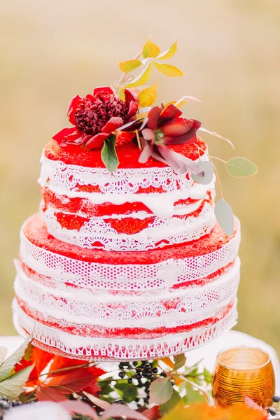 Big red and white wedding cake close up — Stock Photo, Image