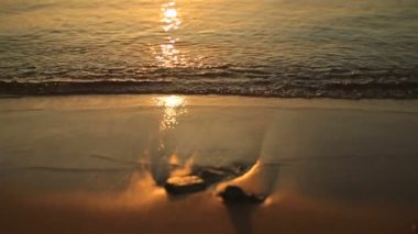 Gün batımı harika sörf. Mısır'daki yaz