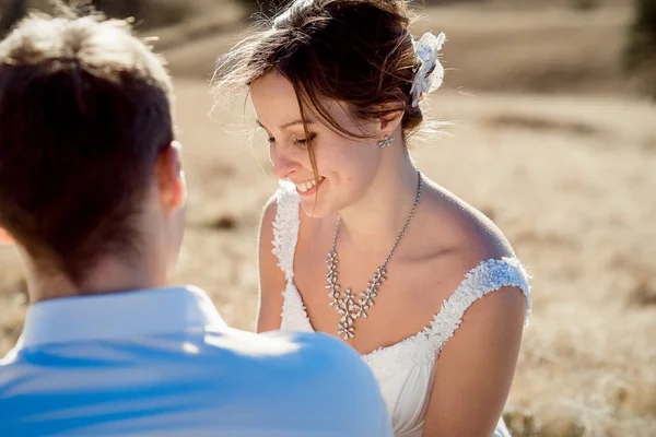 Portrait of beautiful freckled brunette bride. Sunny field on background — Φωτογραφία Αρχείου