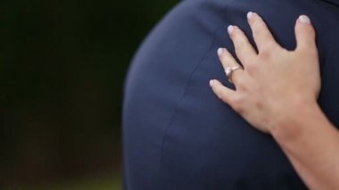 Gelin usulca onun damat tutar kadar yakın