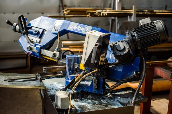 Schweißmaschine mit Drähten auf der Schwerindustrie-Anlage — Stockfoto