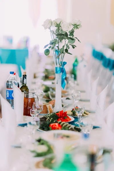 Detalhe brilhante da configuração da mesa do banquete — Fotografia de Stock