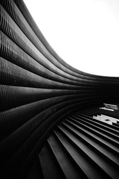 Современная абстракция в архитектурных формах. Черно-белый кадр — стоковое фото